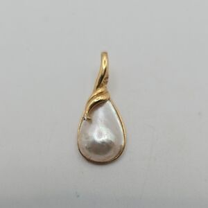 14k Gold and Pearl Pendant With Diamond